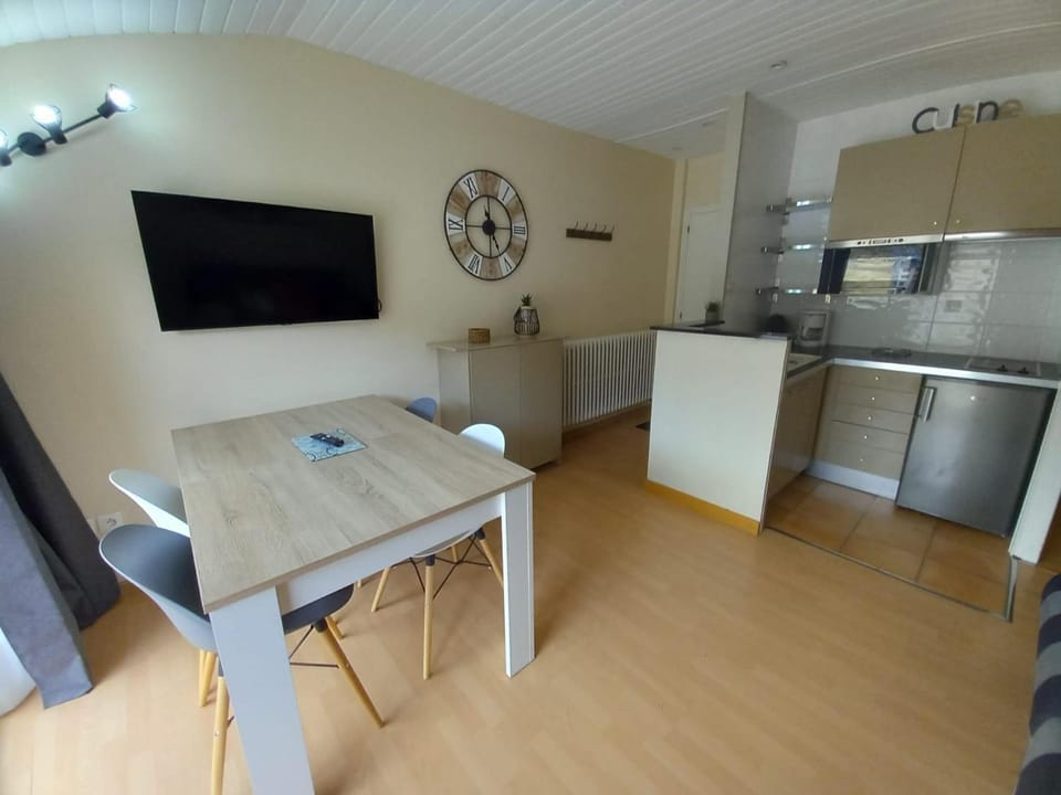 TV and multimedia, Kitchen or kitchenette, Dining area
