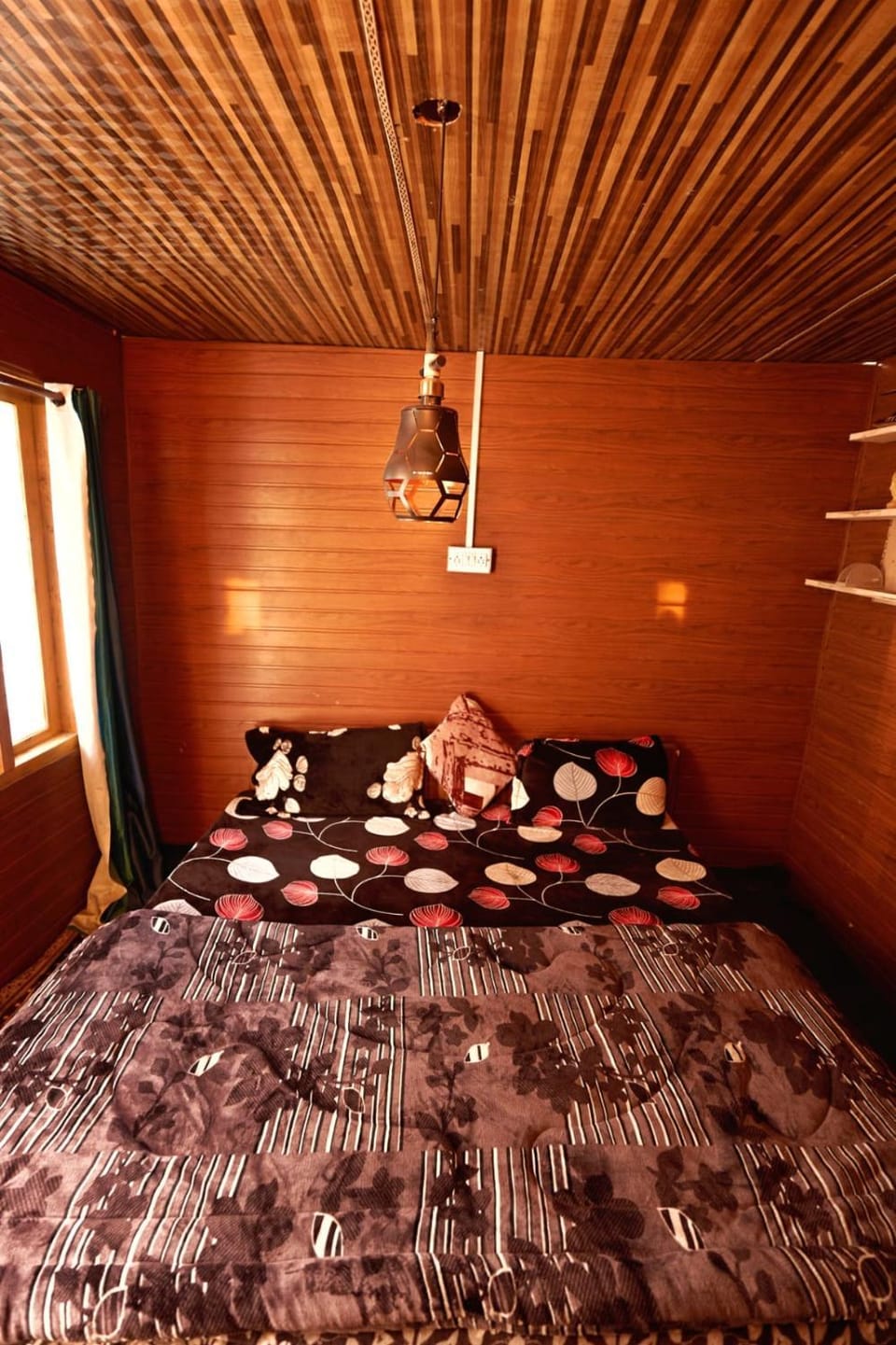 Moonlight Huts and Cafe Hotel in Himachal Pradesh