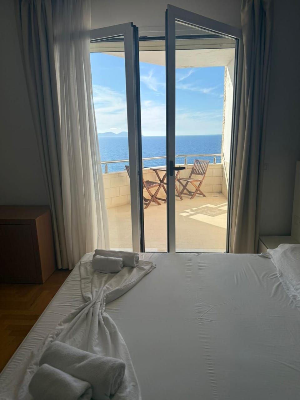 Bed, Natural landscape, View (from property/room), Balcony/Terrace, Photo of the whole room, Bedroom, Sea view, towels