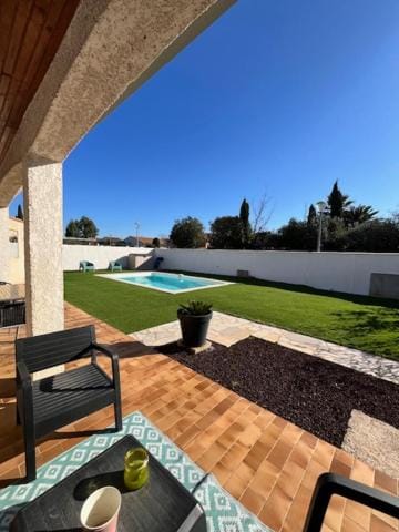Maison paisible avec piscine privée House in Nimes