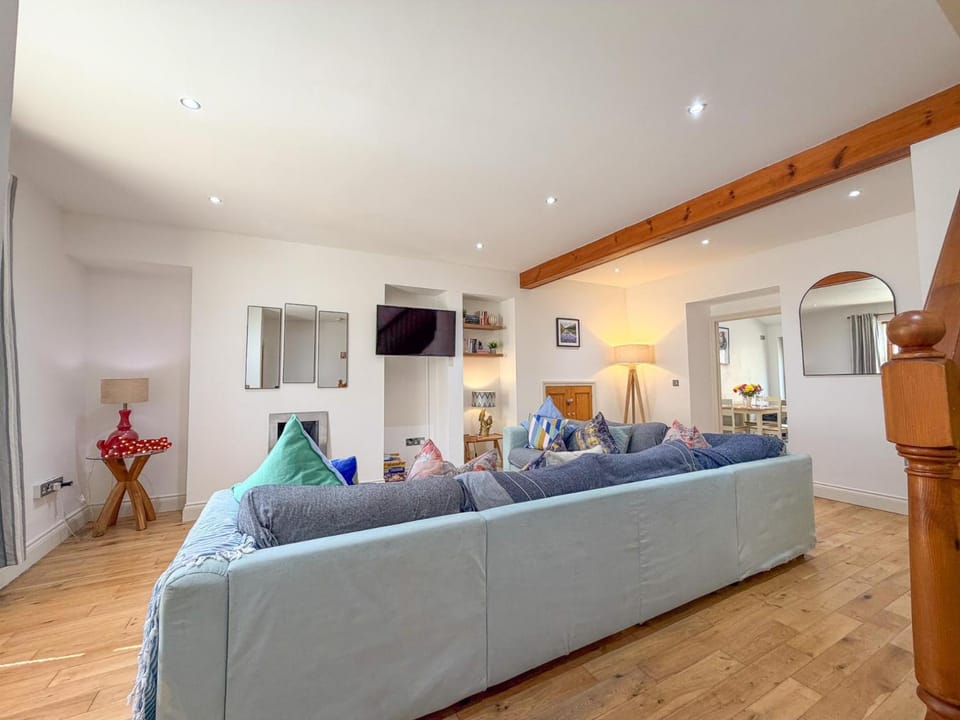 The Burrows - 3 Bedroom Holiday Home - Tenby Bed and Breakfast in Tenby