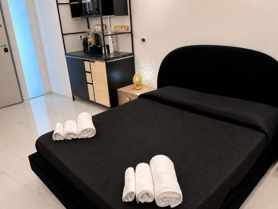 Bedroom, towels