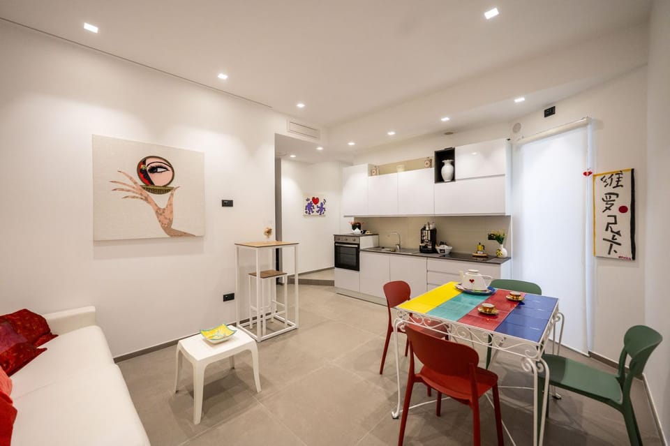 Kitchen or kitchenette, Kitchen or kitchenette, Living room, Dining area, oven