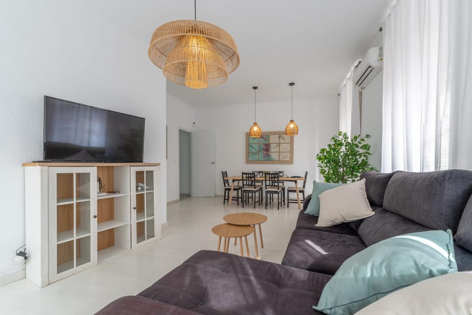 TV and multimedia, Living room, Dining area