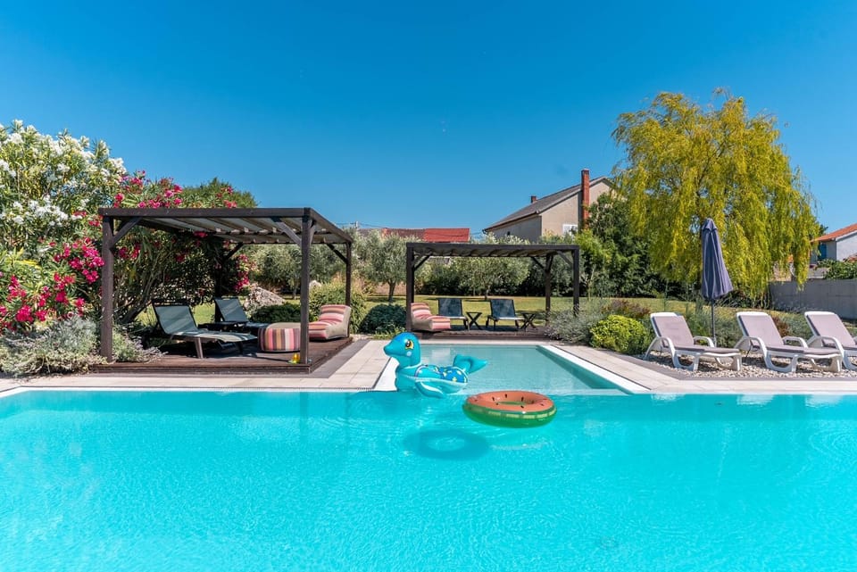 Garden, Garden, Garden view, Pool view, Swimming pool, Swimming pool, sunbed