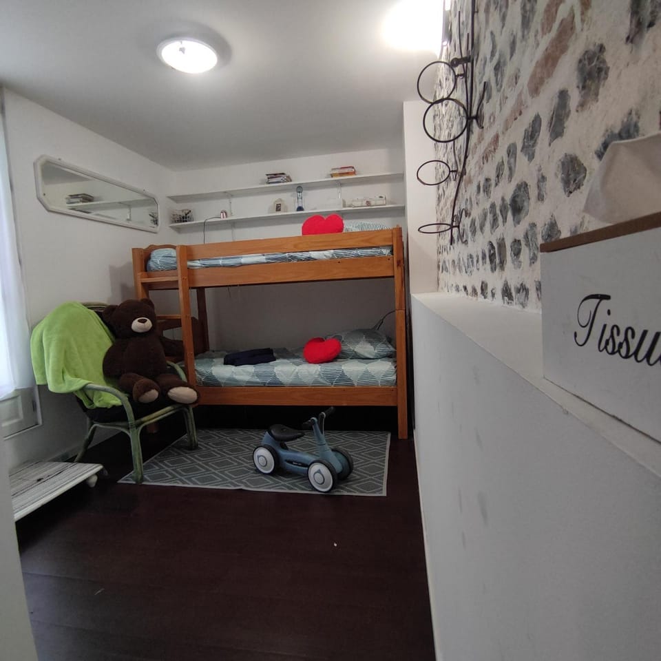Bedroom, bunk bed
