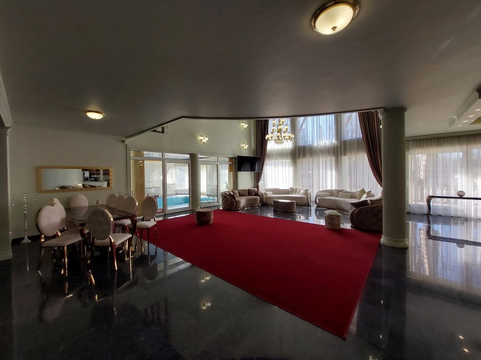 Communal lounge/ TV room