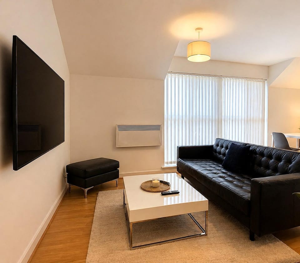 Communal lounge/ TV room, TV and multimedia, Living room, Seating area, Evening entertainment
