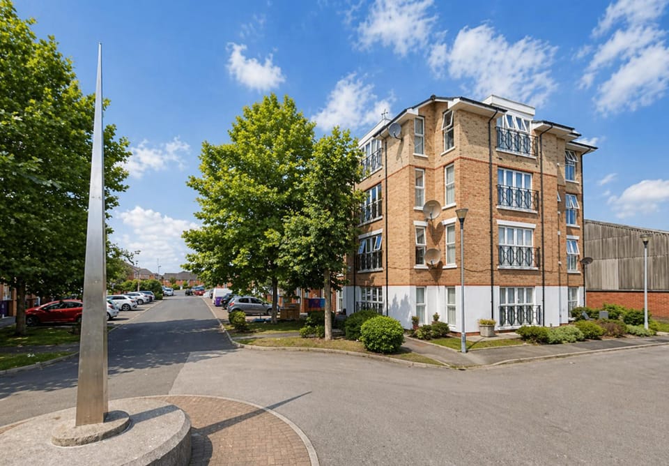 Property building, Day, Neighbourhood, Street view, Location, Parking
