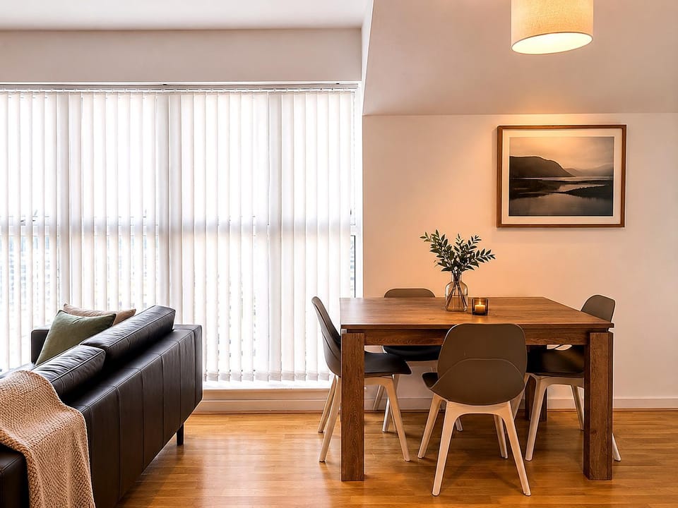 Seating area, Dining area