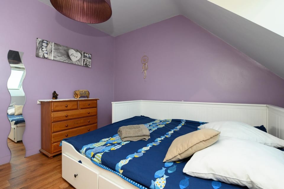 Property building, Living room, Bedroom