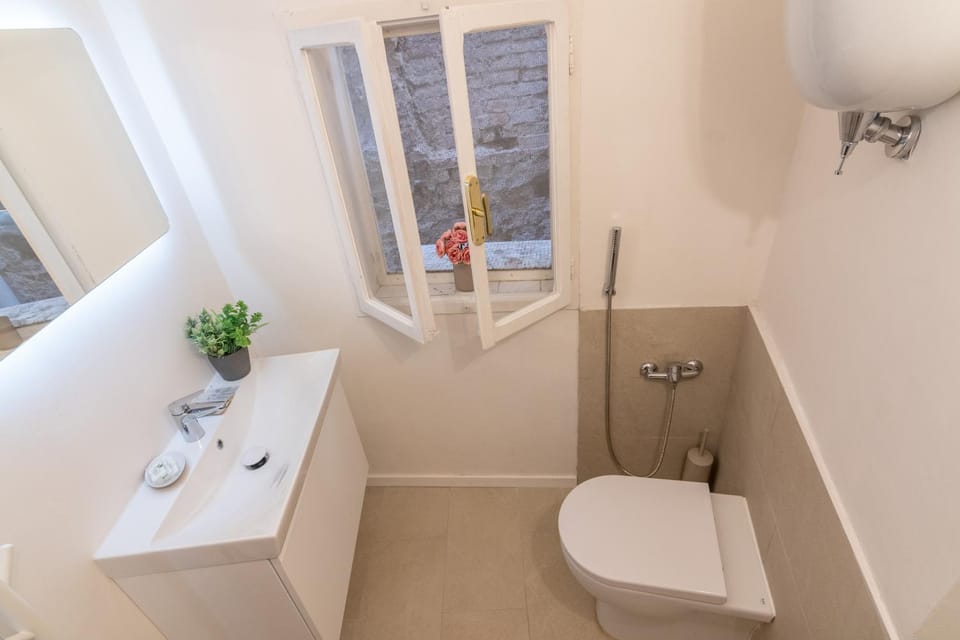 Toilet, Bathroom
