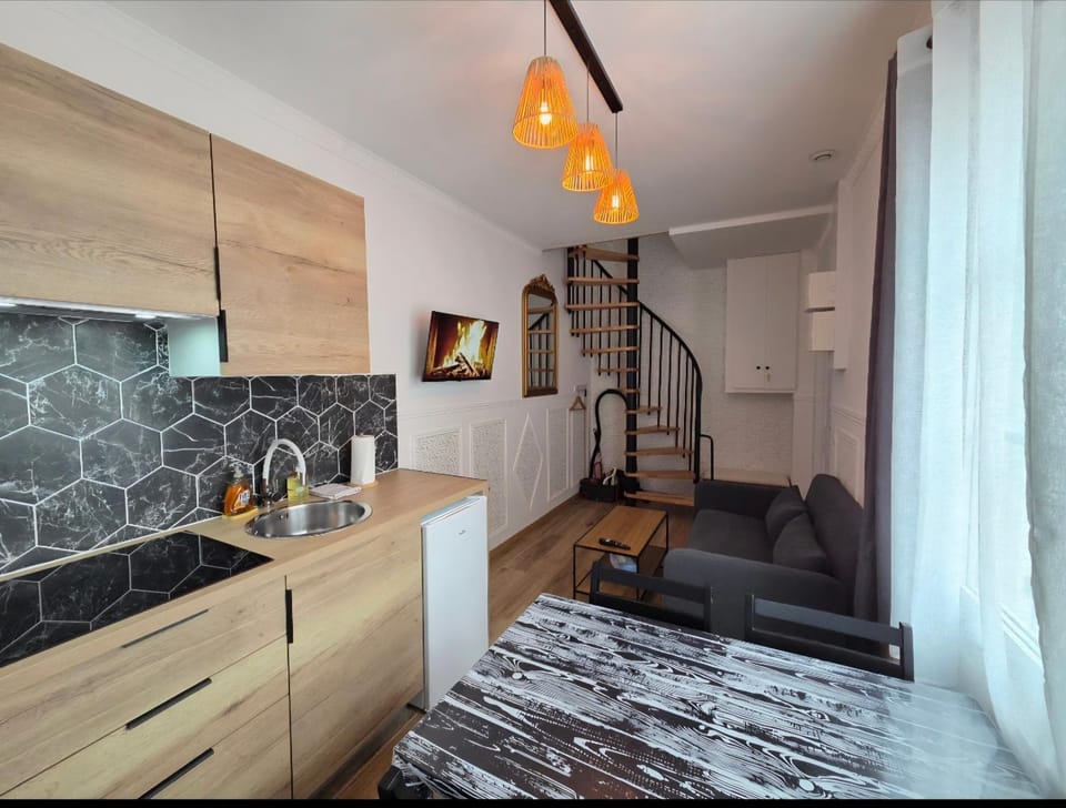 Kitchen or kitchenette, Seating area