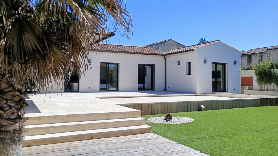 Property building, Day, Garden, Garden view