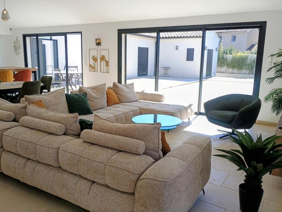 Villa Suite's Azuraquos Centre ville Piscine Parking Villa in L'Isle-sur-la-Sorgue