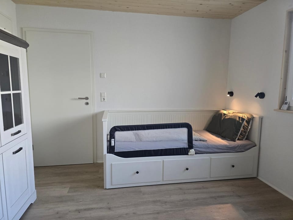 Bedroom, children