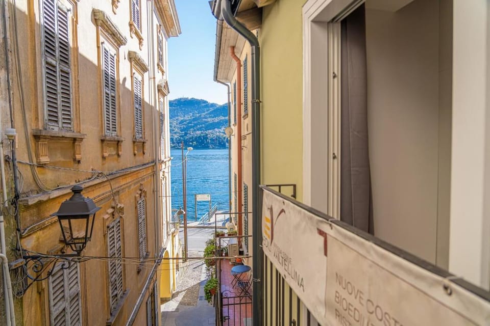 Modern luxury nest within walking distance of Lake Como Apartment in Tremezzo