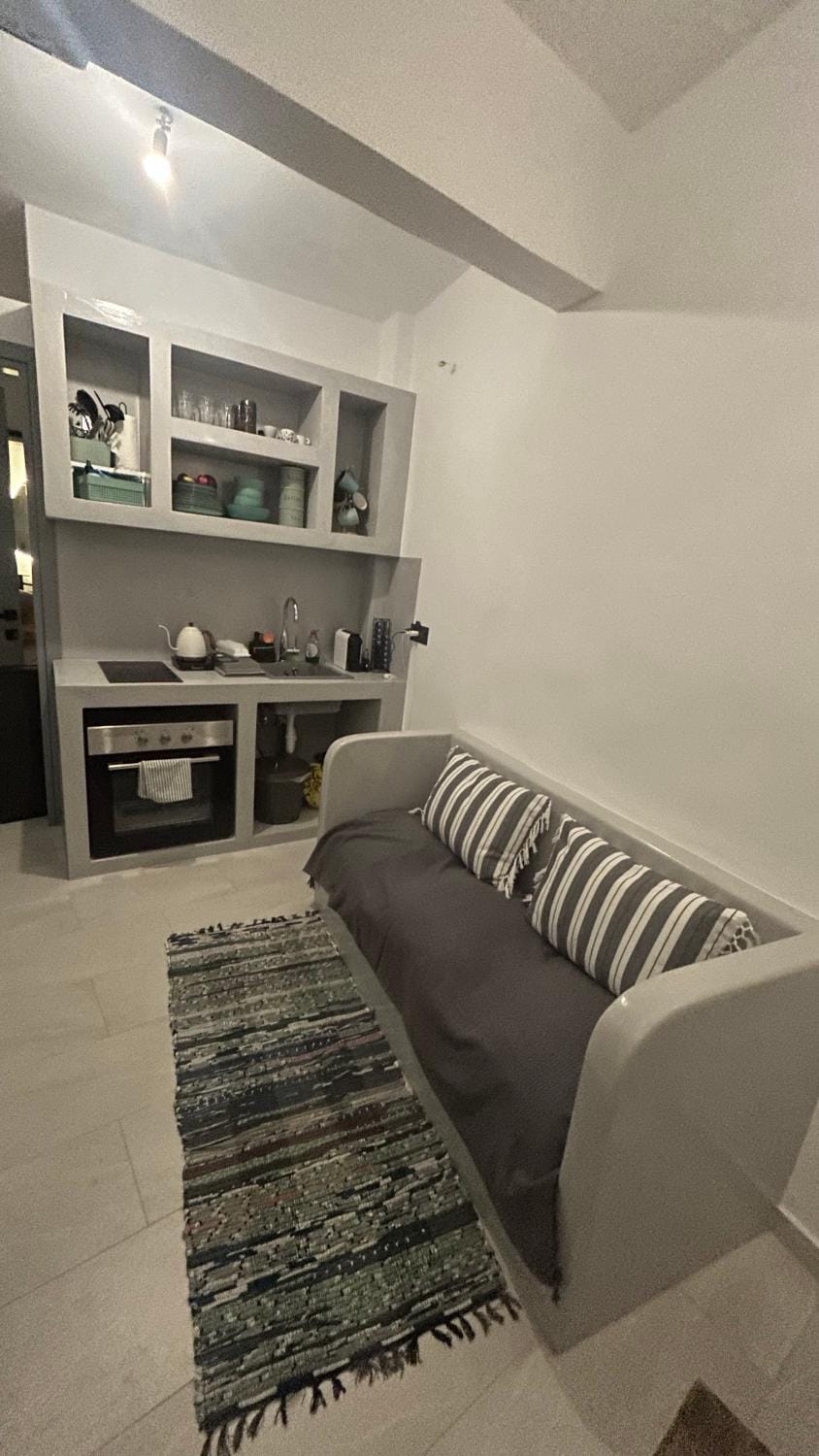 MIRA house House in Decentralized Administration of the Aegean