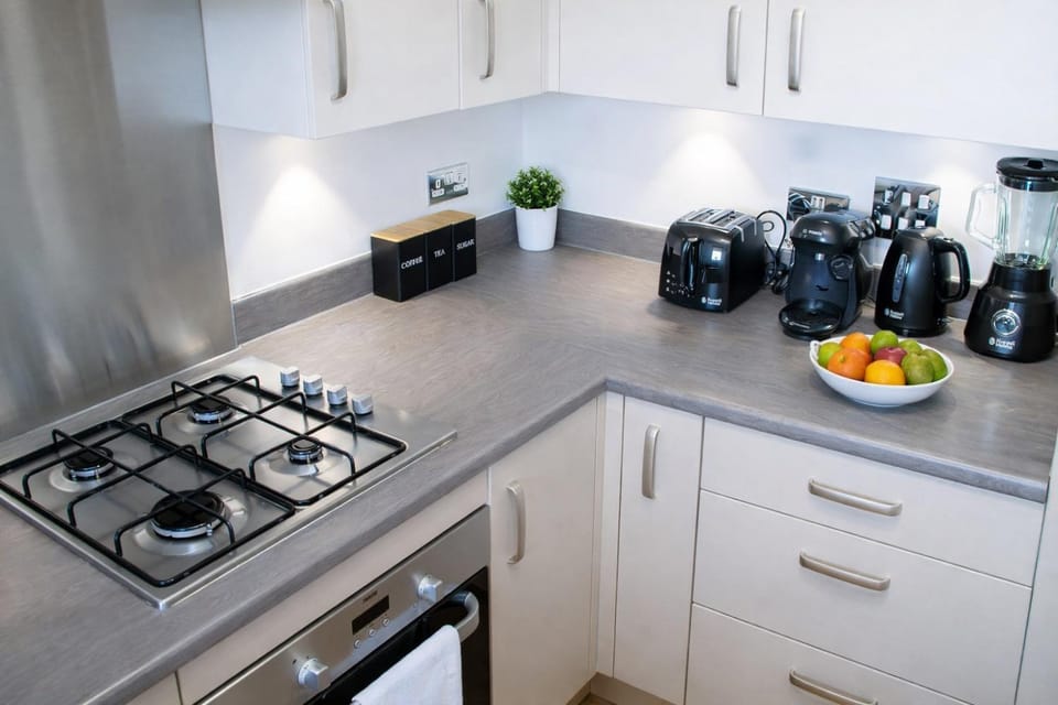 City Centre 2bedroom 2Toilet with Balcony Ideal for contractors Relocation and family Apartment in Milton Keynes