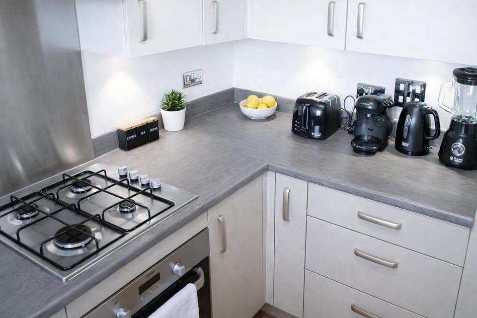 City Centre 2bedroom 2Toilet with Balcony Ideal for contractors Relocation and family Apartment in Milton Keynes