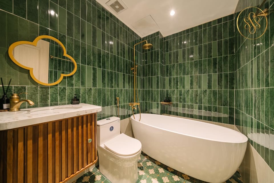 Shower, Toilet, Hot Tub, Bath
