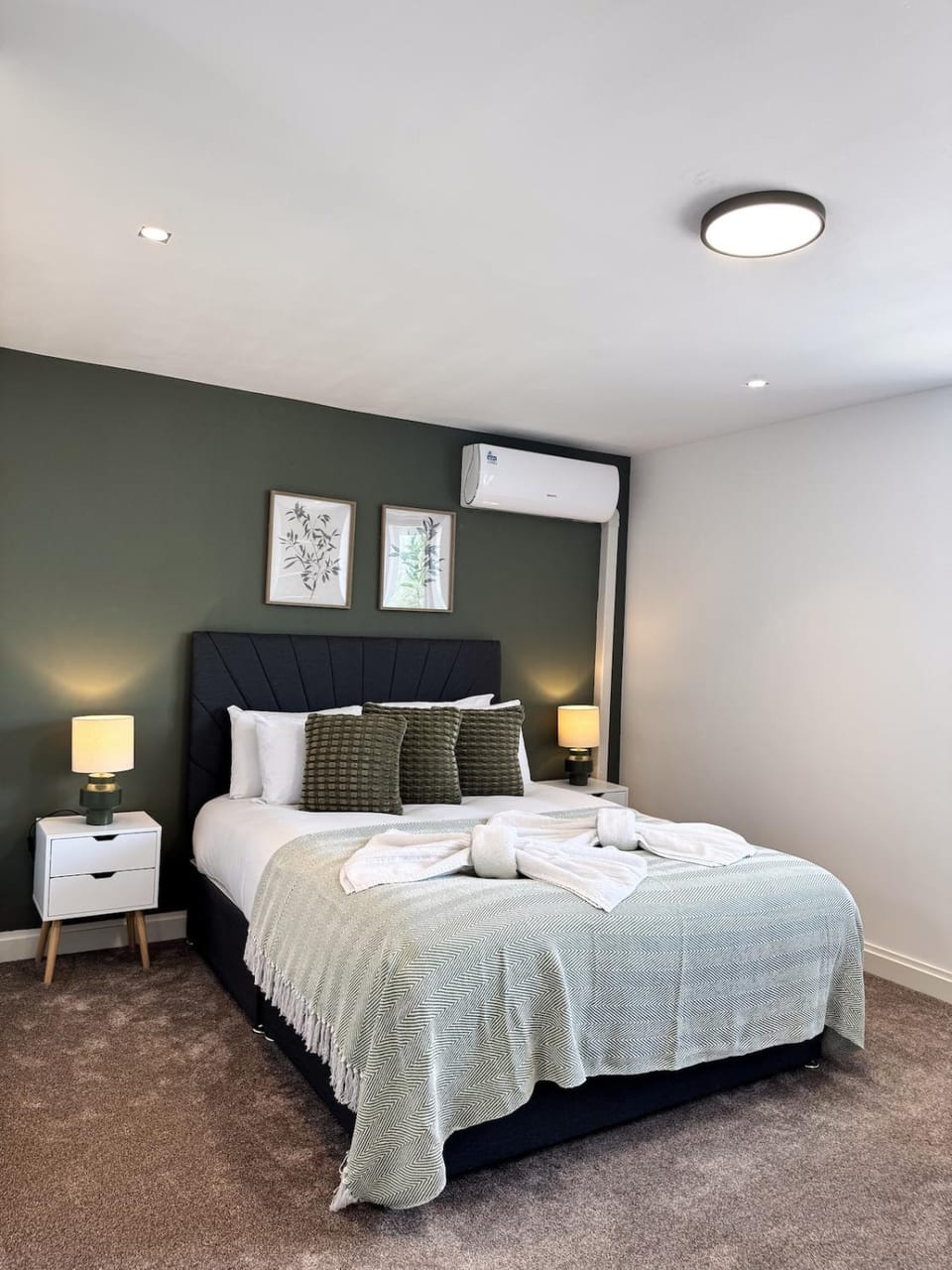 GrandLux Stays - 5BR Shepherd's Bush Villa in London