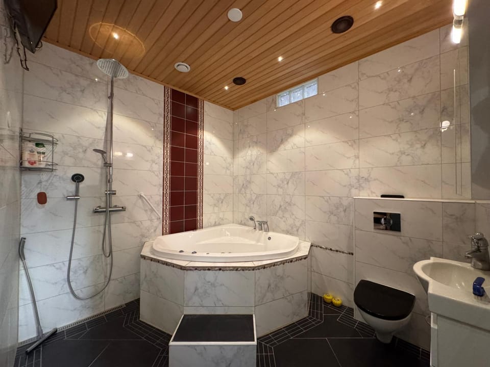 Kotimaailma - Hieno asunto poreammeella ja saunalla Apartment in Finland