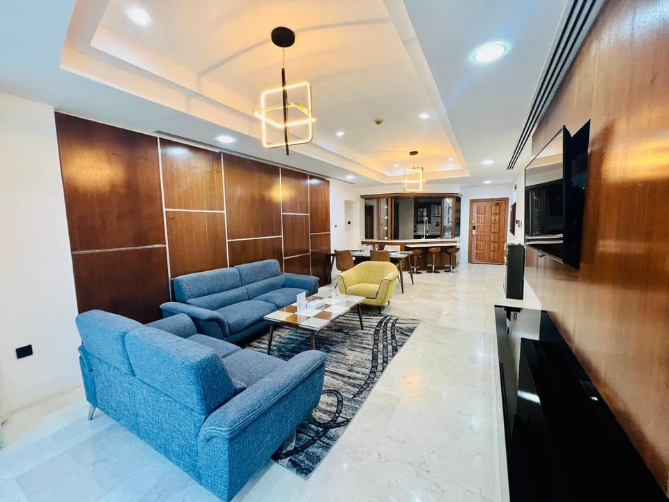 TV and multimedia, Seating area, Dining area