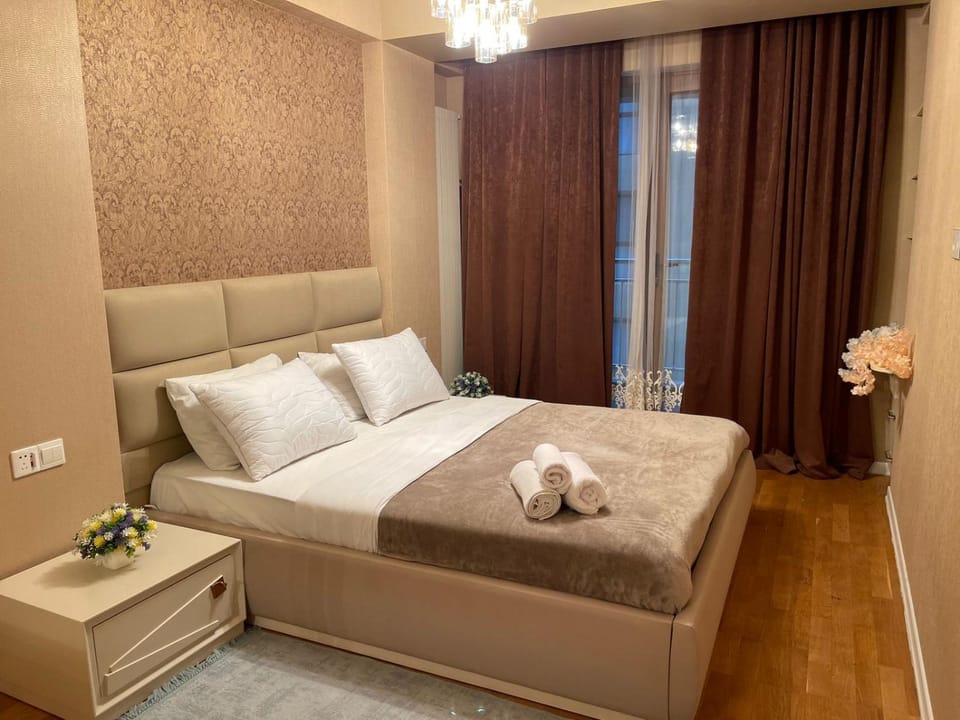 Bed, Bedroom, towels