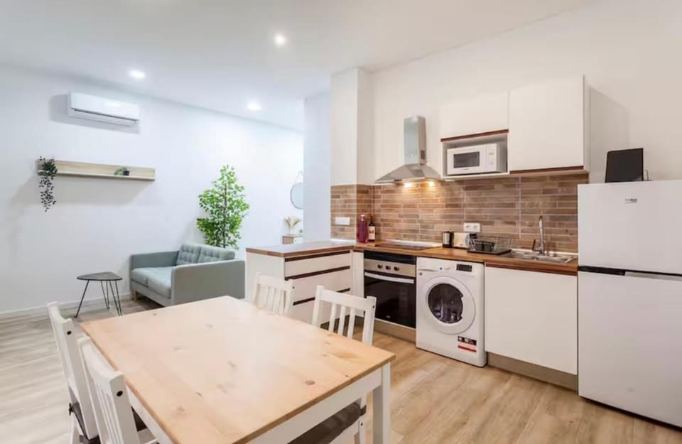 Cozy apartment with terrace next to Turia Gardens Apartment in Valencia