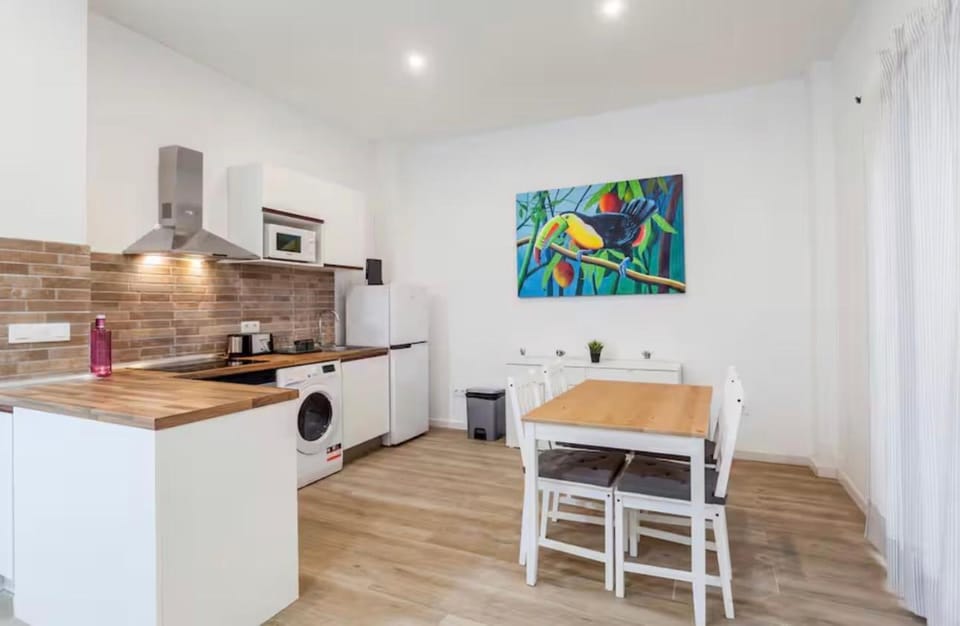 Cozy apartment with terrace next to Turia Gardens Apartment in Valencia