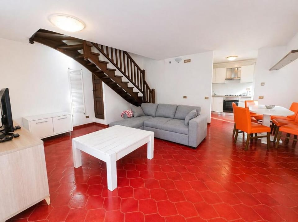 TV and multimedia, Kitchen or kitchenette, Living room, Dining area
