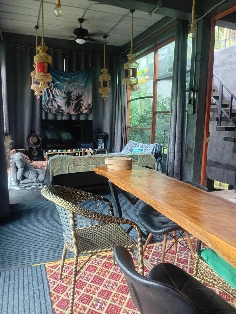 Restaurant/places to eat, Coffee/tea facilities, Food and drinks, Dining area, Drinks