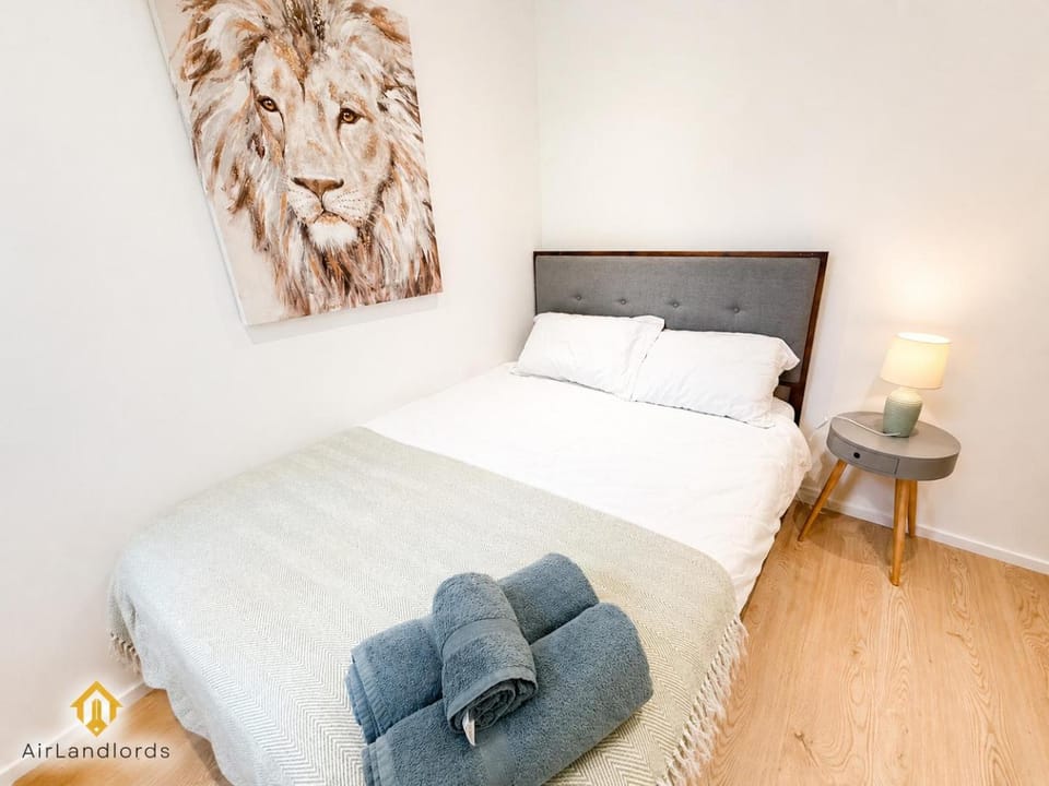 Exclusive 2Bed Flat Streatham Common Station! Apartment in London