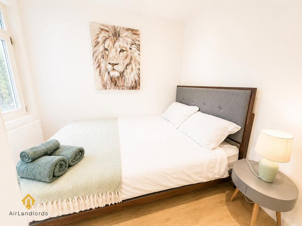 Exclusive 2Bed Flat Streatham Common Station! Apartment in London