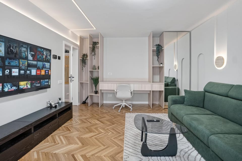 Modern Luxury Apartment & Close to Old Town Apartment in Bucharest