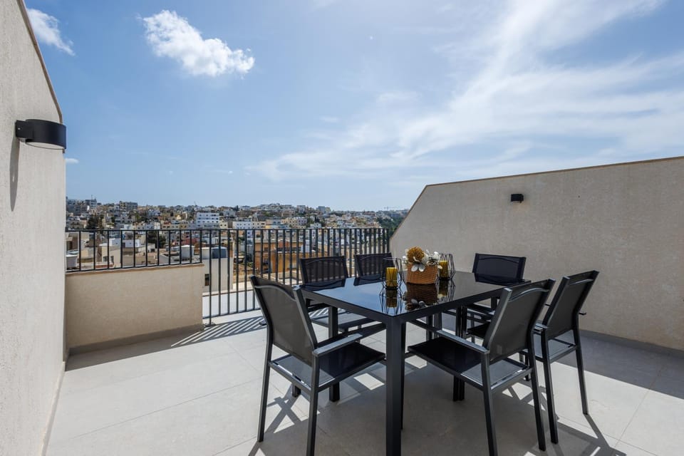 Natural landscape, View (from property/room), Balcony/Terrace, Dining area