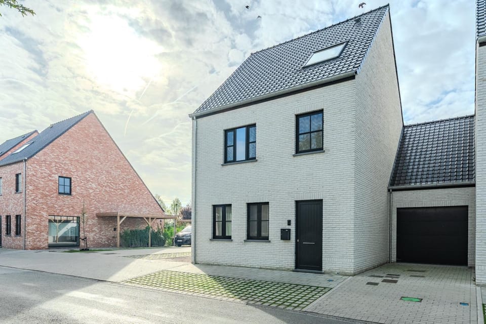 Property building, Neighbourhood