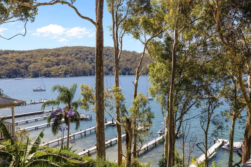 Scotland Island Waterfront with jetty & hot-tub House in Pittwater Council