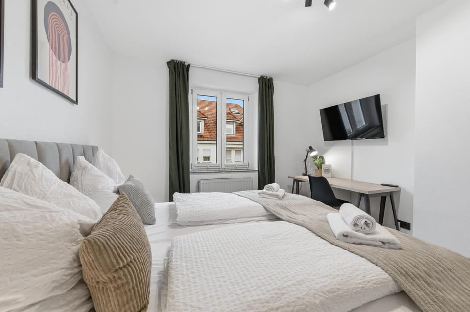 Bed, TV and multimedia, Photo of the whole room, Bedroom, internet, towels