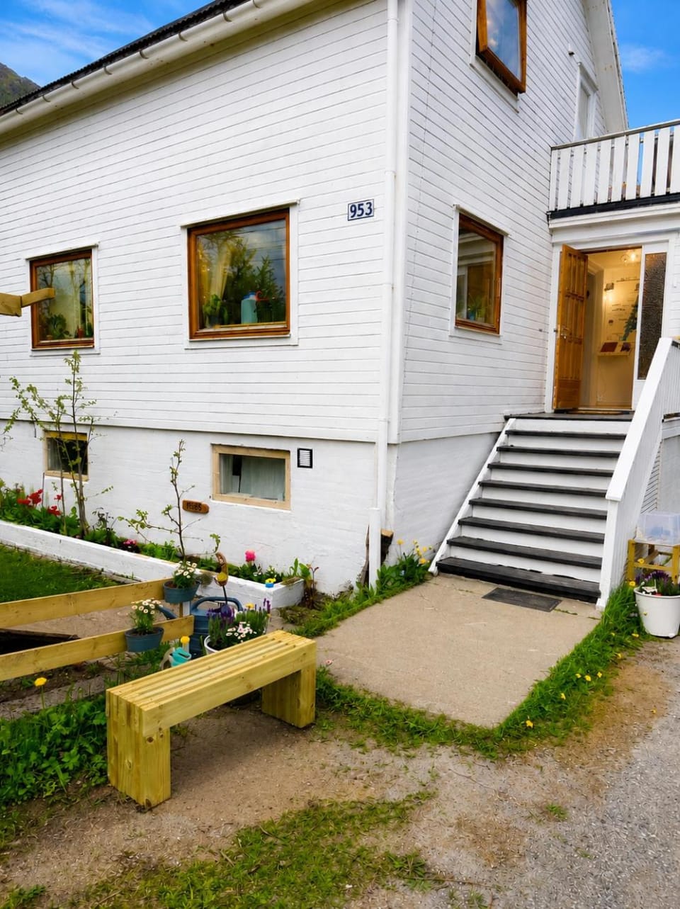 Alfa Room - The LOWFO House Lofoten Hostel in Lofoten