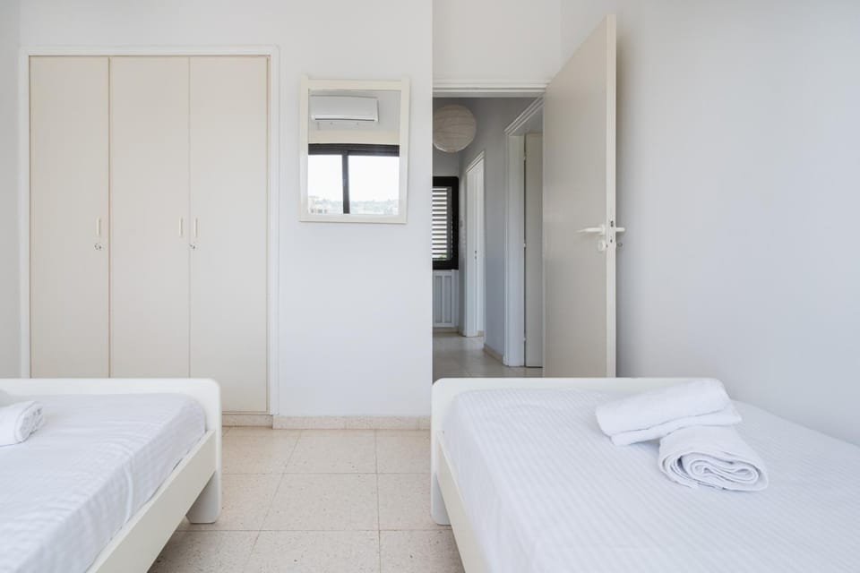 Bed, Photo of the whole room, Bedroom, towels, wardrobe