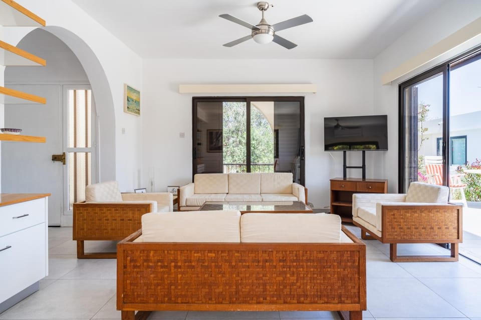 Communal lounge/ TV room, TV and multimedia, Living room, Photo of the whole room, Seating area, Evening entertainment