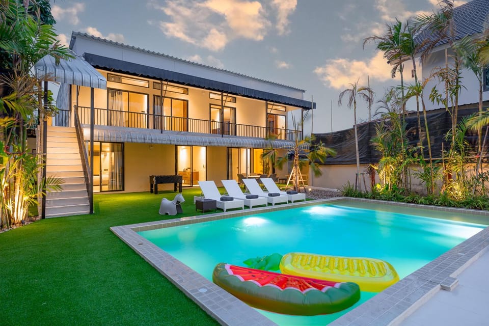 Property building, Patio, Garden, Garden view, Pool view, Swimming pool, sunbed