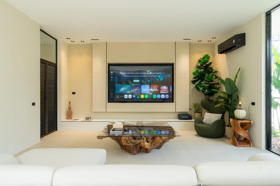 Communal lounge/ TV room, TV and multimedia, Living room, Seating area, Evening entertainment, air conditioner