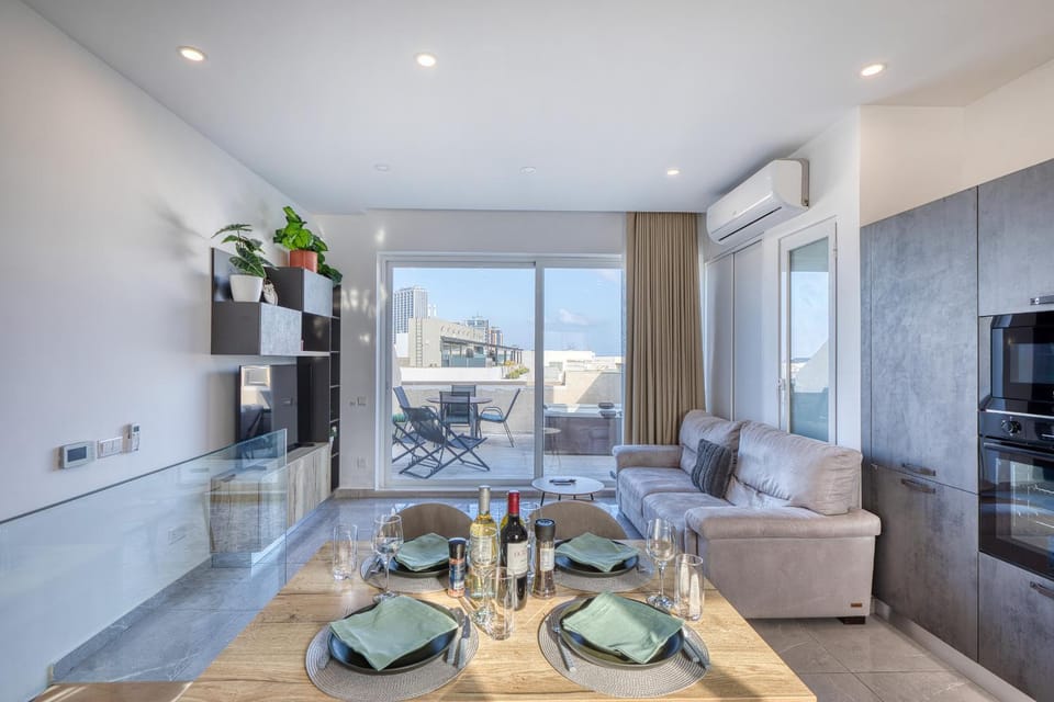 Luxury duplex apartment with sun terrace and jacuzzi SDIN1-1 Apartment in Malta