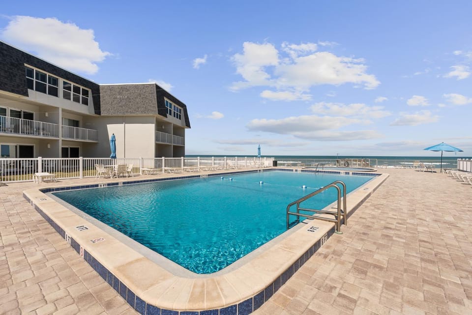 Ocean View 2BR Ground Floor Condo NSB Surfside House in Edgewater