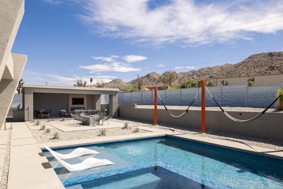 Villa Solara Pool Sauna Pickle Stargazing dome House in Joshua Tree