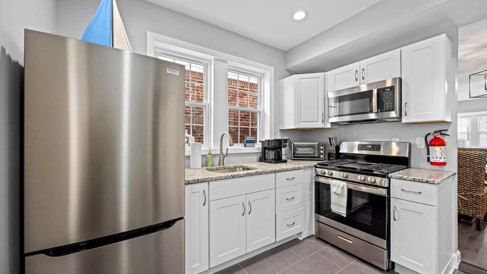 3br Newly Renovated Beach House Sleeps 10 Apartment in Ventnor City