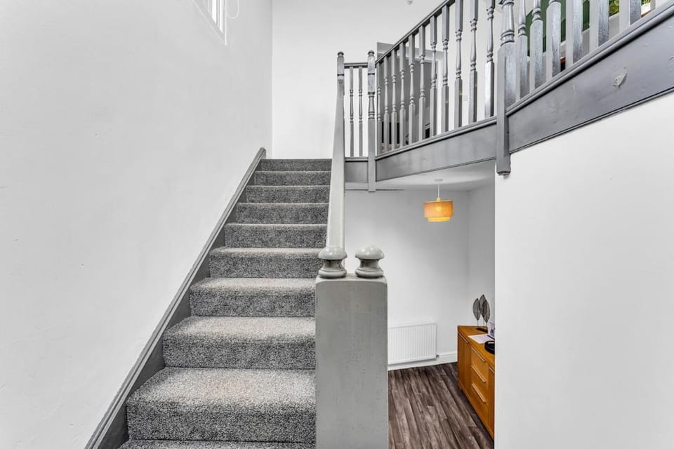 Family, Contractor & Business Stays, 4 Bedrooms, Ample Parking, Near Chester Apartment in Chester